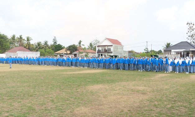 Upacara Memperingati Hari Pahlawan