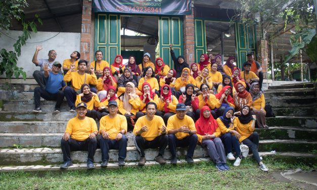 Outbound Guru dan Karyawan SMAN 1 Ngaglik