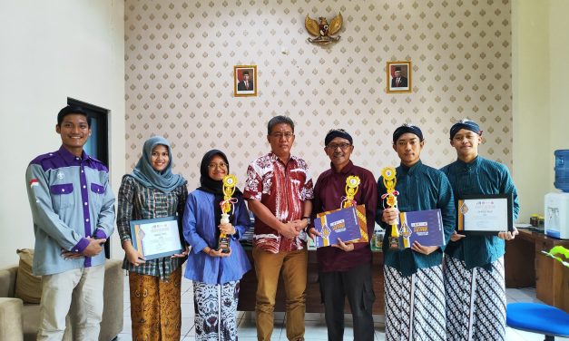 Juara 1 Display Karnaval Terbaik dalam Acara Pertika 3 Saka Pariwisata