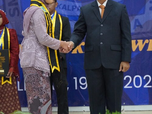 Penyerahan Kembali Peserta Didik Kelas XII Kepada Orang Tua