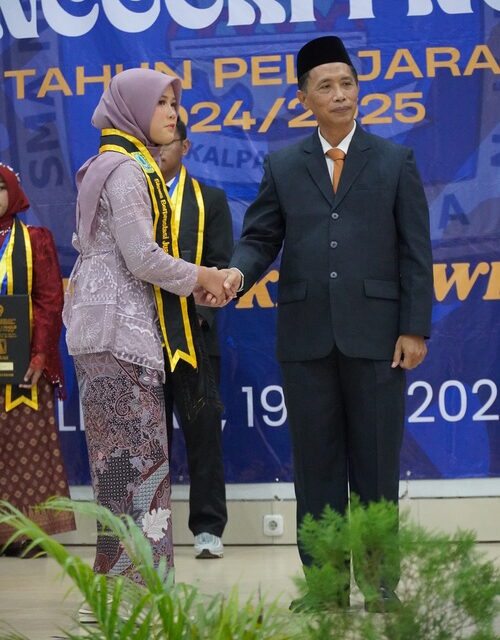 Penyerahan Kembali Peserta Didik Kelas XII Kepada Orang Tua
