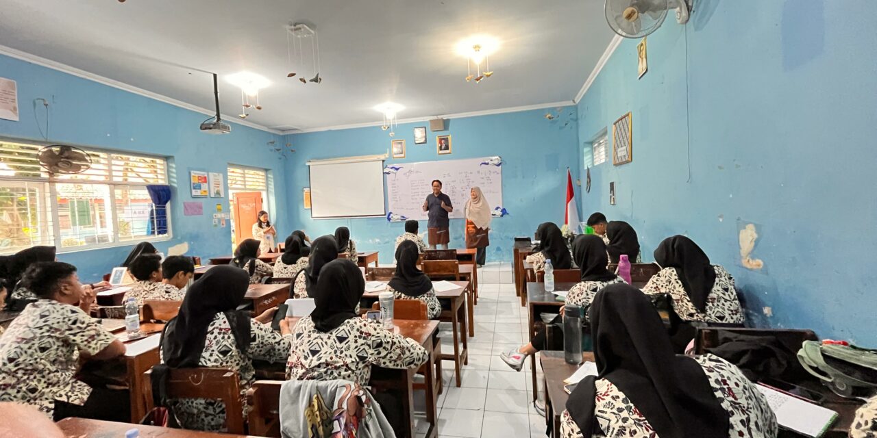 SMA Negeri 1 Ngaglik dan English Cafe Bekerja Sama Tingkatkan Kemampuan Bahasa Inggris Guru dan Staf