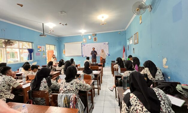 SMA Negeri 1 Ngaglik dan English Cafe Bekerja Sama Tingkatkan Kemampuan Bahasa Inggris Guru dan Staf