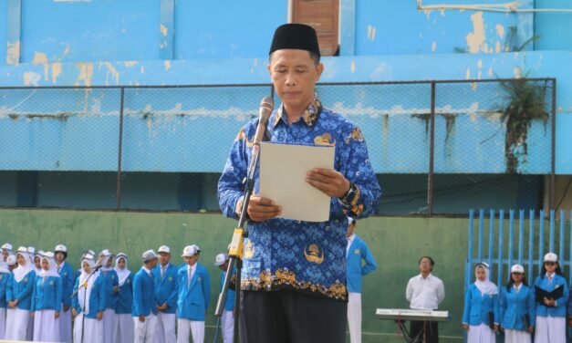 Upacara Peringatan Hari Pahlawan