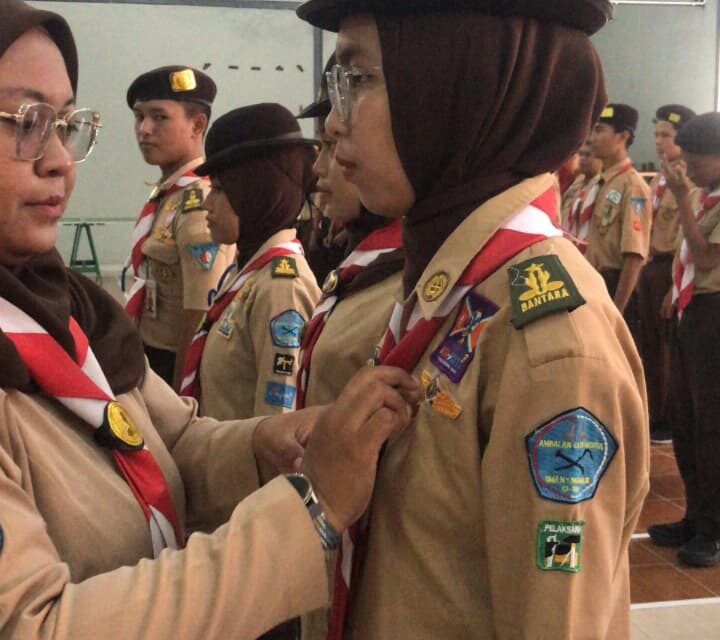 22 DEWAN AMBALAN PRAMUKA KALPAWIDYA DI SEMATKAN BINTANG TAHUNAN PENEGAK