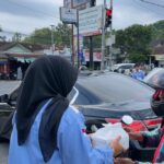 Rohis, OSIS, dan MPK SMAN 1 Ngaglik Gelar Takjil on the Road